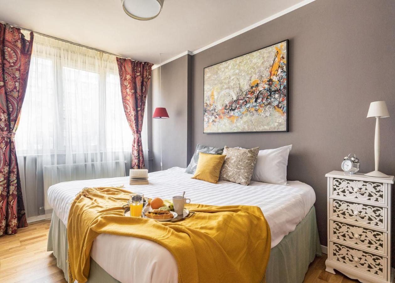 Spacious Downtown Apartment - Old Town Bucharest Exterior photo